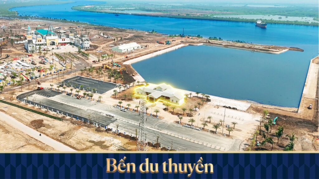 Tiến độ xây dựng bến du thuyền Vinhomes Royal Island trong tháng 10/2024