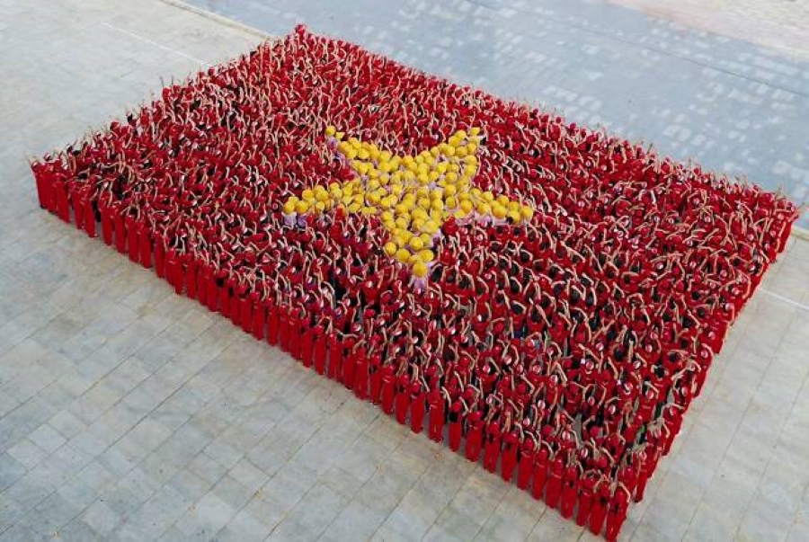 Lá cờ Việt Nam được xếp tại sự kiện "Hào khí Vũ Yên mừng đại lễ" Lá cờ Việt Nam được xếp tại sự kiện "Hào khí Vũ Yên mừng đại lễ"