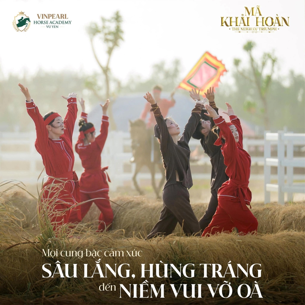 Show Mã Khải Hoàn tại Vinhomes Royal Island kể chuyện bằng ký ức văn hóa và niềm tự hào dân tộc Show Mã Khải Hoàn tại Vinhomes Royal Island kể chuyện bằng ký ức văn hóa và niềm tự hào dân tộc