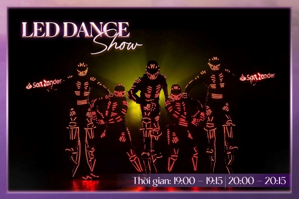 LED Dance Show tại lễ hội ánh sáng Royal Illumia