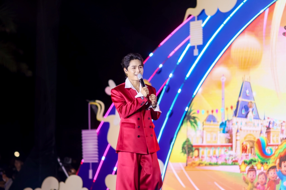 Đêm nhạc nhân dịp Vincom Mega Mall Royal Island khai trương với ca sĩ Tăng Duy Tân Đêm nhạc nhân dịp Vincom Mega Mall Royal Island khai trương với ca sĩ Tăng Duy Tân