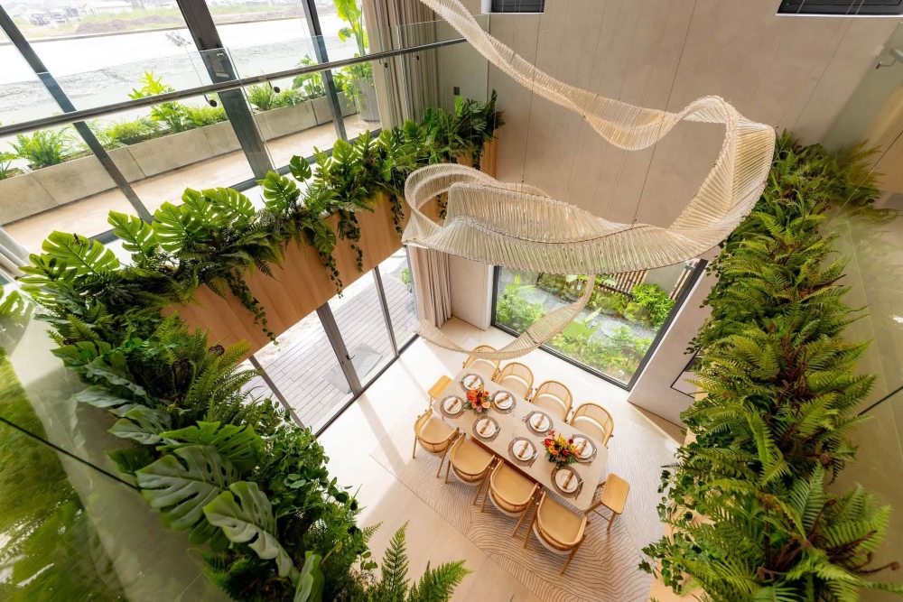 Nhà mẫu The Tropic Vinhomes Royal Island: Không gian sống chuẩn resort giữa lòng đảo Vũ Yên