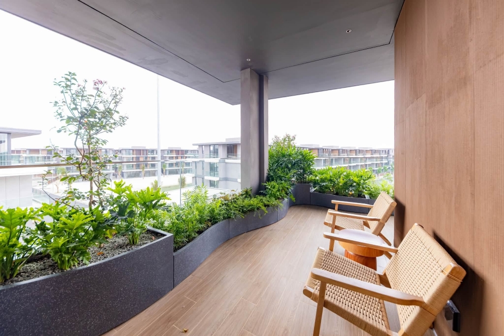 Nhà mẫu The Tropic Vinhomes Royal Island mở ra trải nghiệm sống giữa thiên nhiên